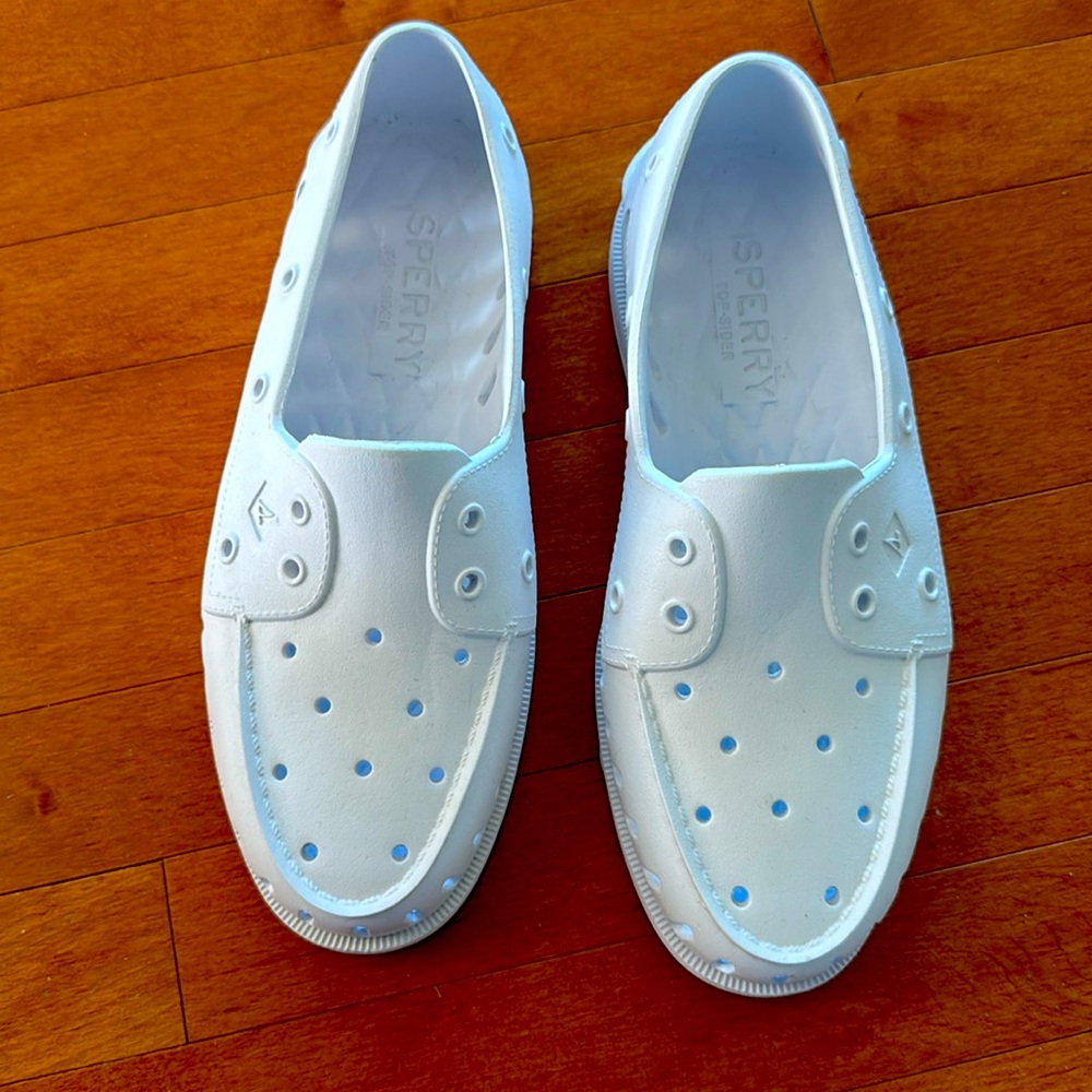 NWOT Sperry Top Sider Float. Discount shipping.